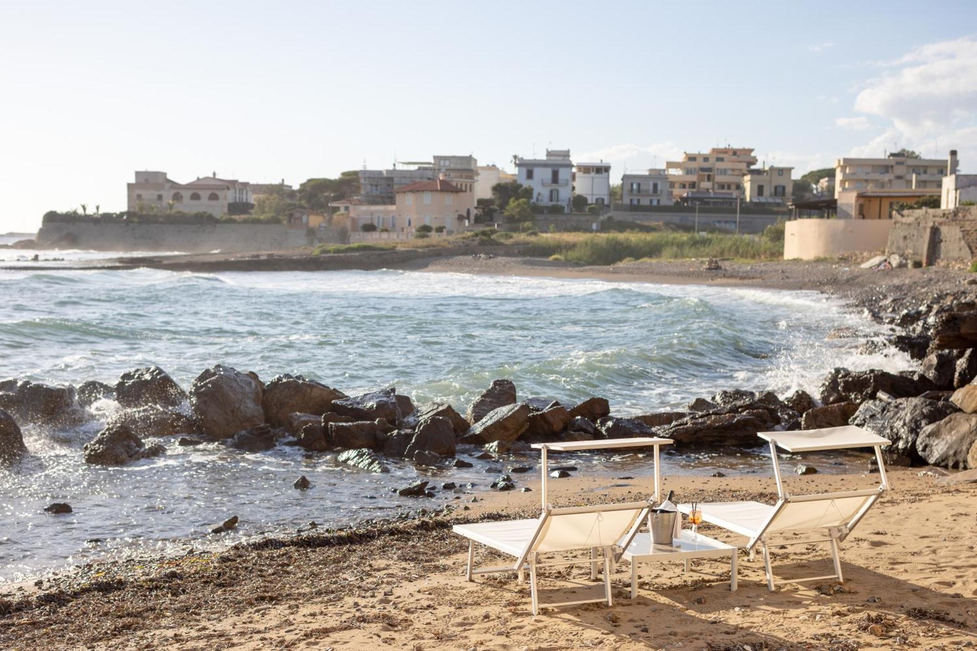 Le Suites Sul Mare Di Esterina ชิวิตาเวกเกีย ภายนอก รูปภาพ